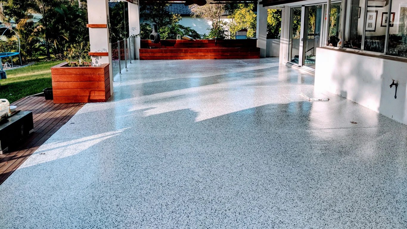 Flake polyaspartic coating on a covered lanai and porch
